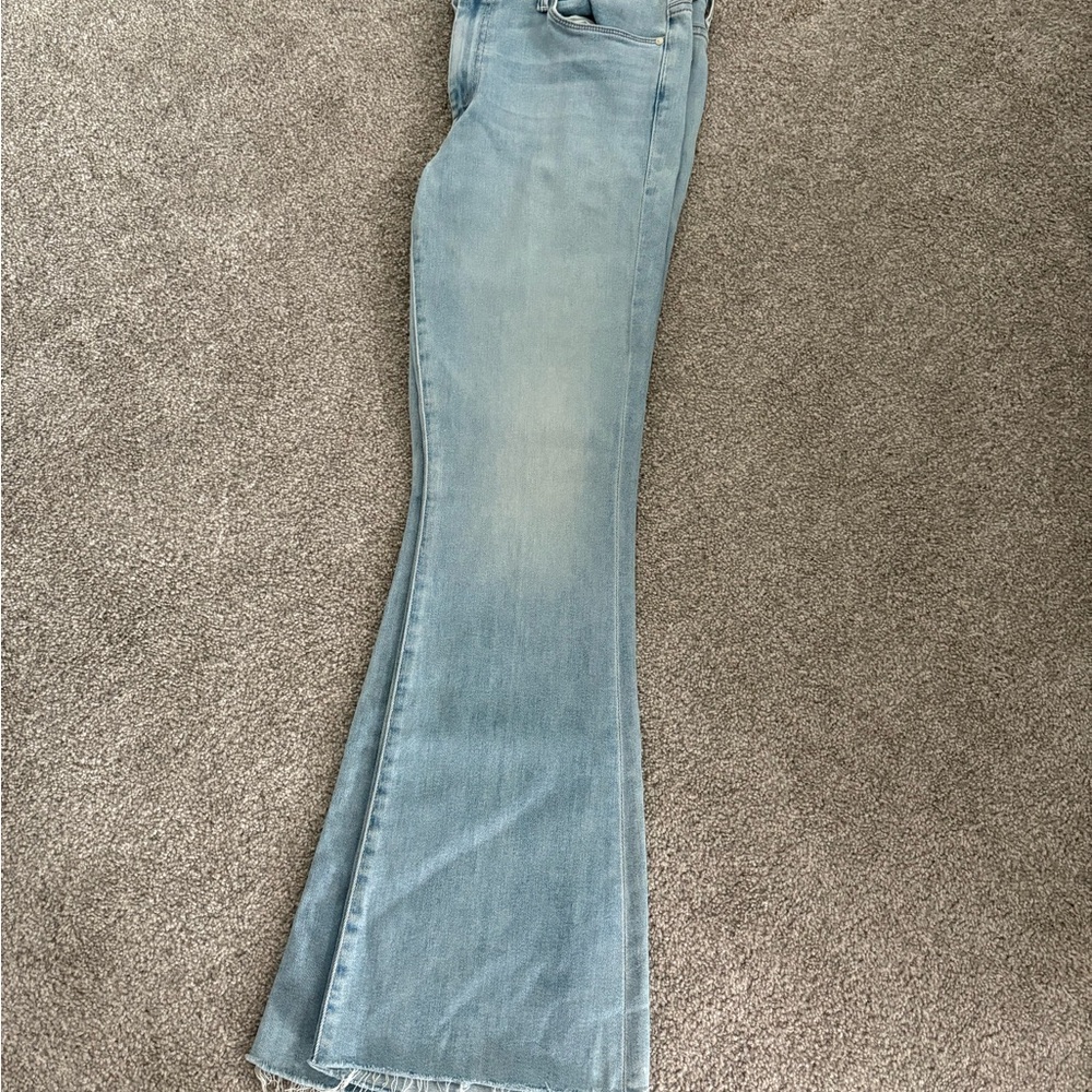 MOTHER The Weekender Fray Jeans Size 32 Light Wash Flare Raw Hem